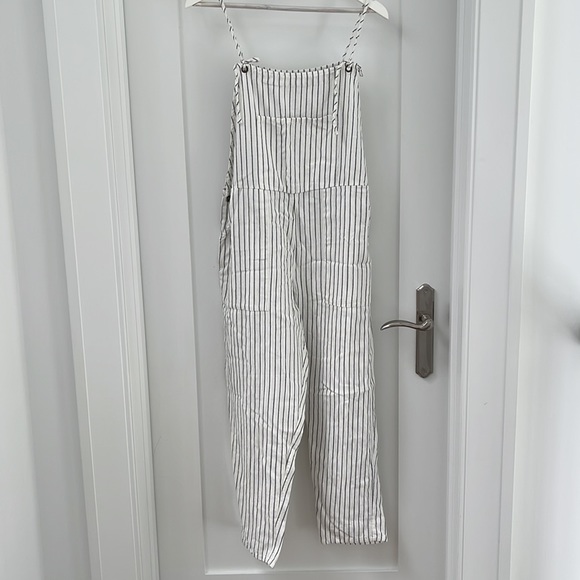 Beachy style overalls - Picture 5 of 10